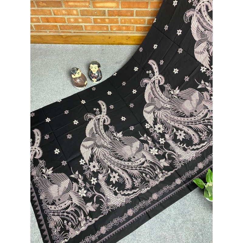 Kain batik solo merak mabur ungu muda