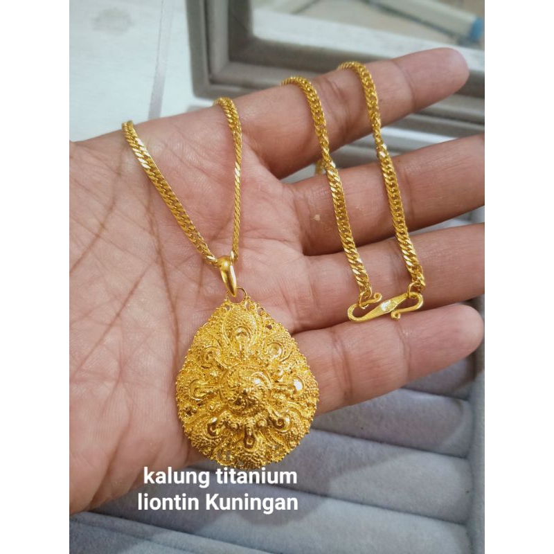 kalung ukir motif Bali Kuningan