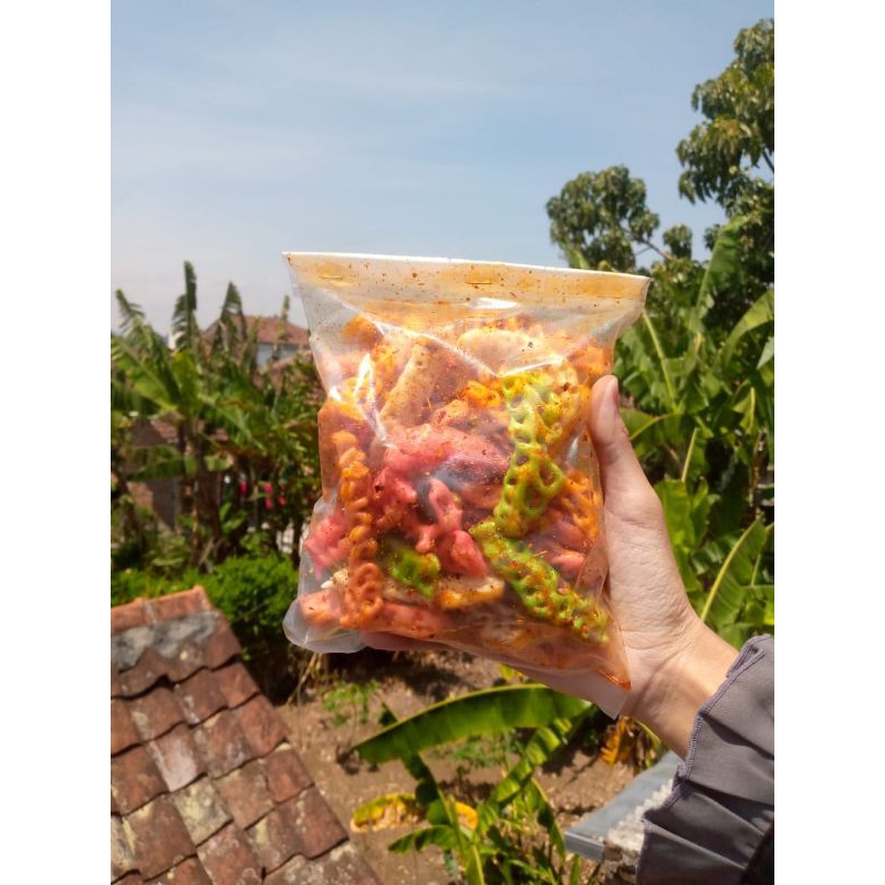 

cemilan pedas/ seblak krupuk taraje warna warni/ seblak krupuk taraje pedas