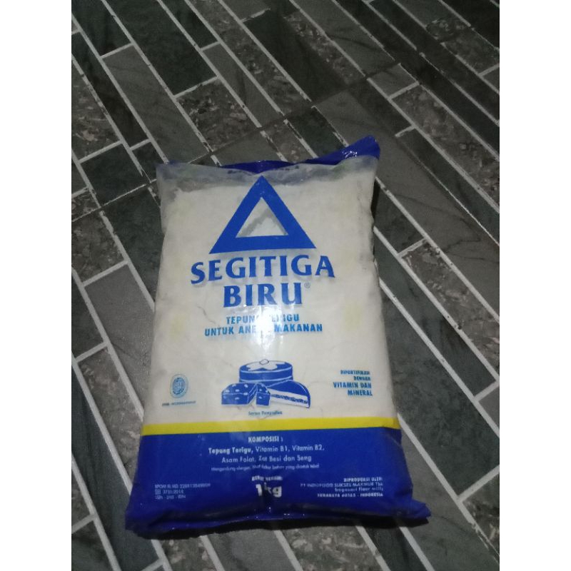 

segitiga biru tepung terigu 1kg