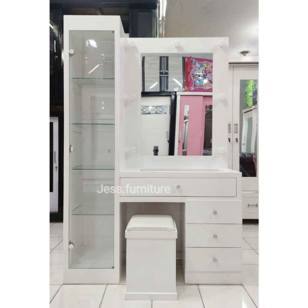 Meja Rias Full Hambalan Lampu / Meja Rias Mewah Putih