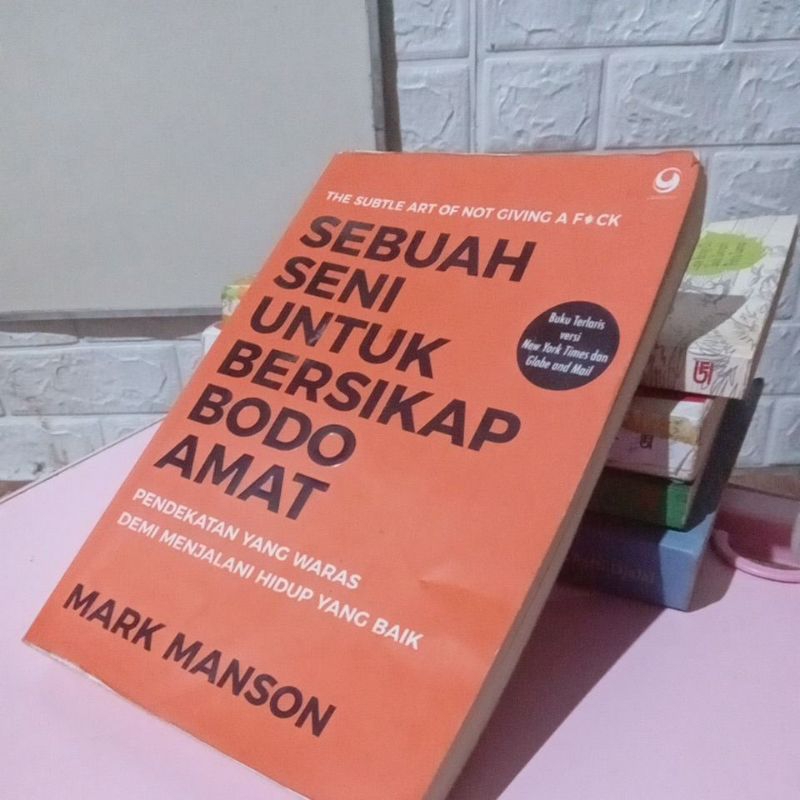 

Buku Sebuah seni untuk bersikap bodo amat by mark manson