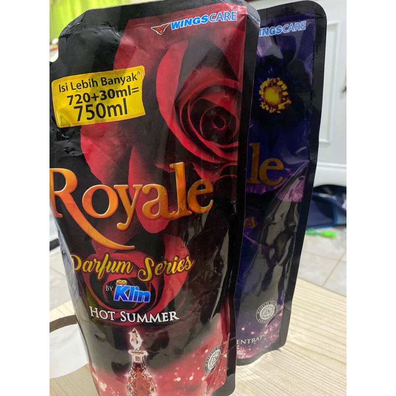 Royale Pewangi dan Pelembut Parfum Series 750ml