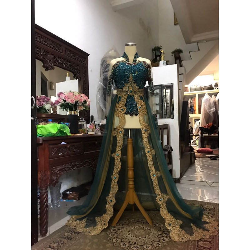 kebaya pengantin Preloved Tosca Gold + Beskap + jas pengantin pria