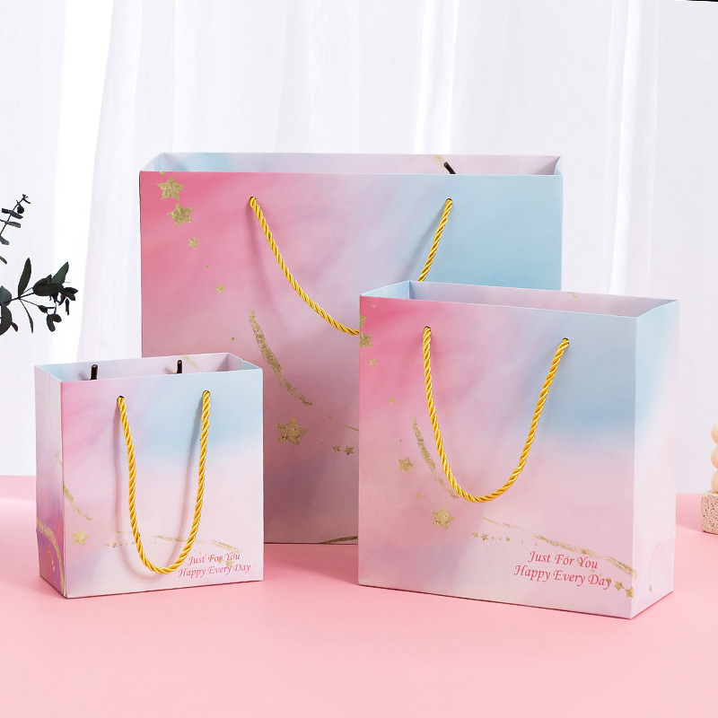 

Paper Bag Wedding / Paper Bag Imlek premium quality ( Kado / Tas Souvenir )