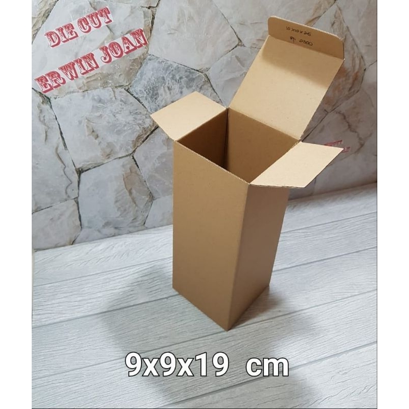 

Kardus Box 9x9x19 cm Kotak Karton Diecut Botol DB