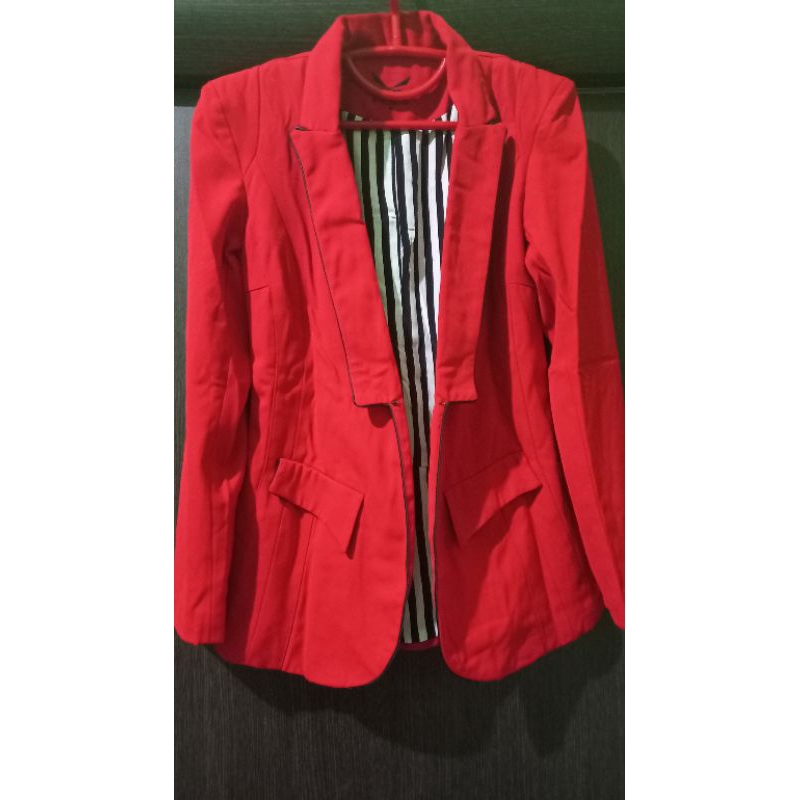 blazer merah preloved