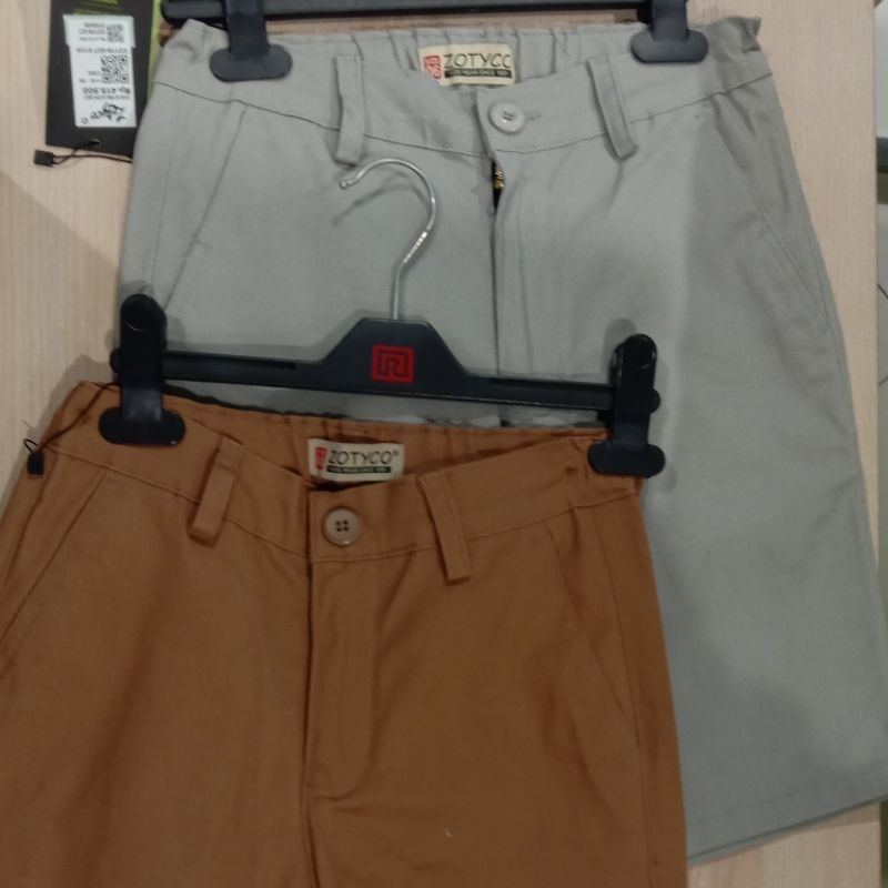 ZOTYCO celana chinos pendek