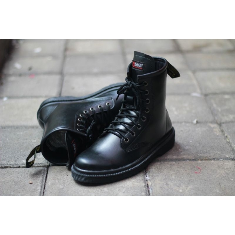 Sepatu Boots Pria Docmart 8 Hole