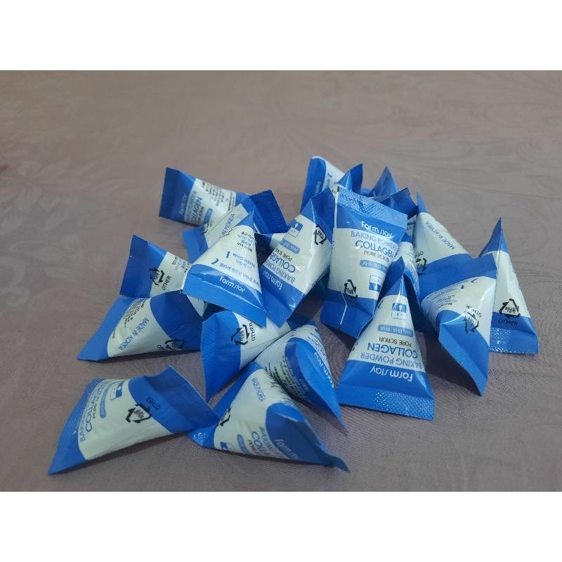 Farm stay baking powder collagen pore scrub