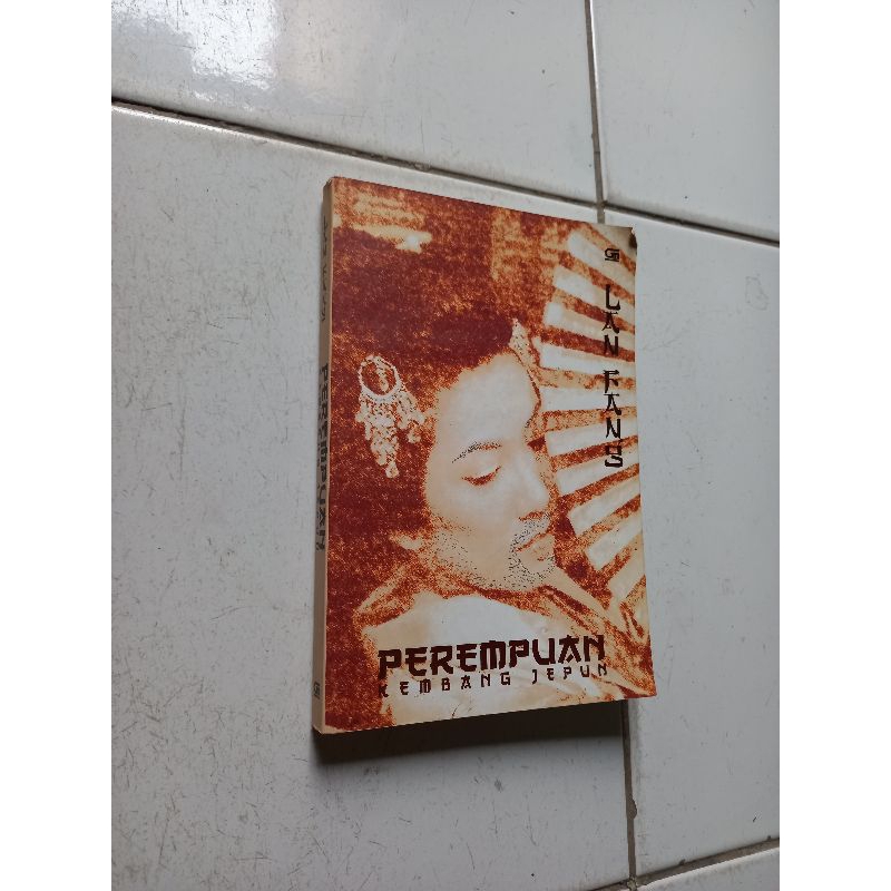 Perempuan kembang Jepun - Lan Fand