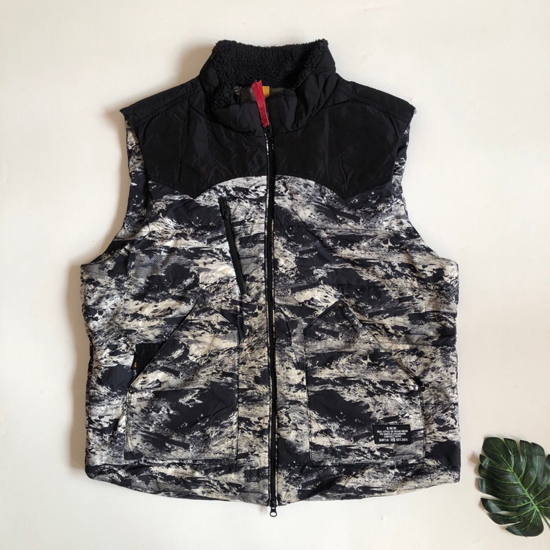 Burtle Wave Puffer Vest