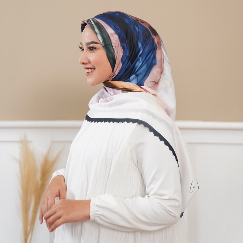 La Vierra - Avantie Series Hijab Segiempat Printing
