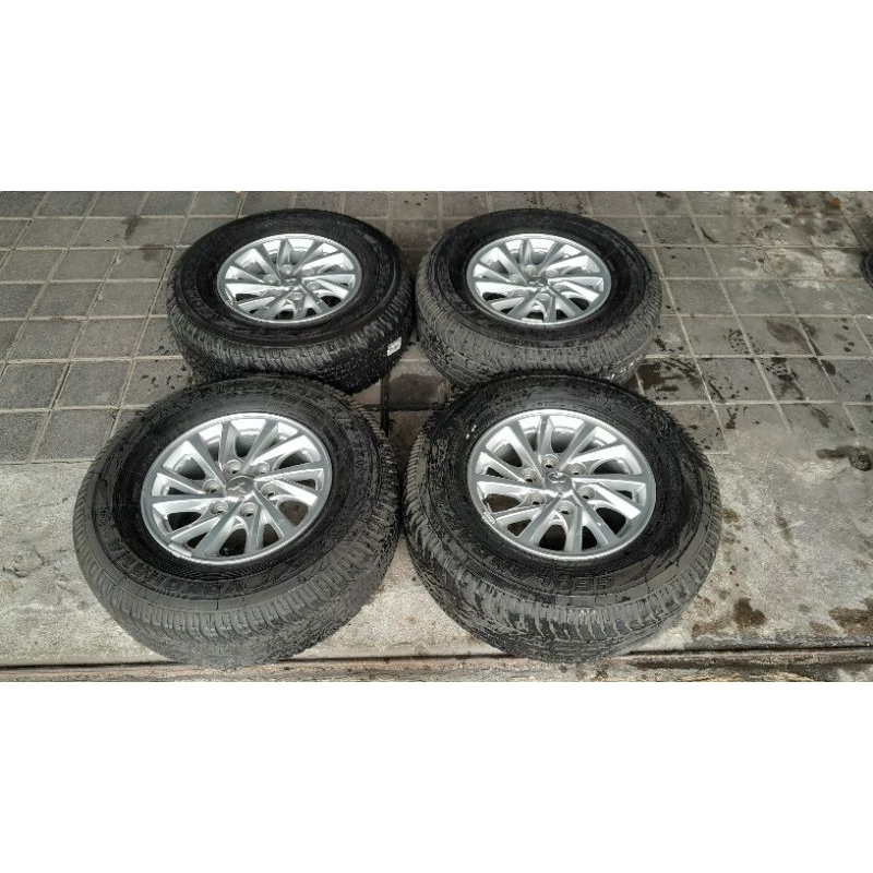 VELG DAN BAN BEKAS MOBIL OEM COPOTAN PAJERO + 265 70 16 YOKOHAMA 85%