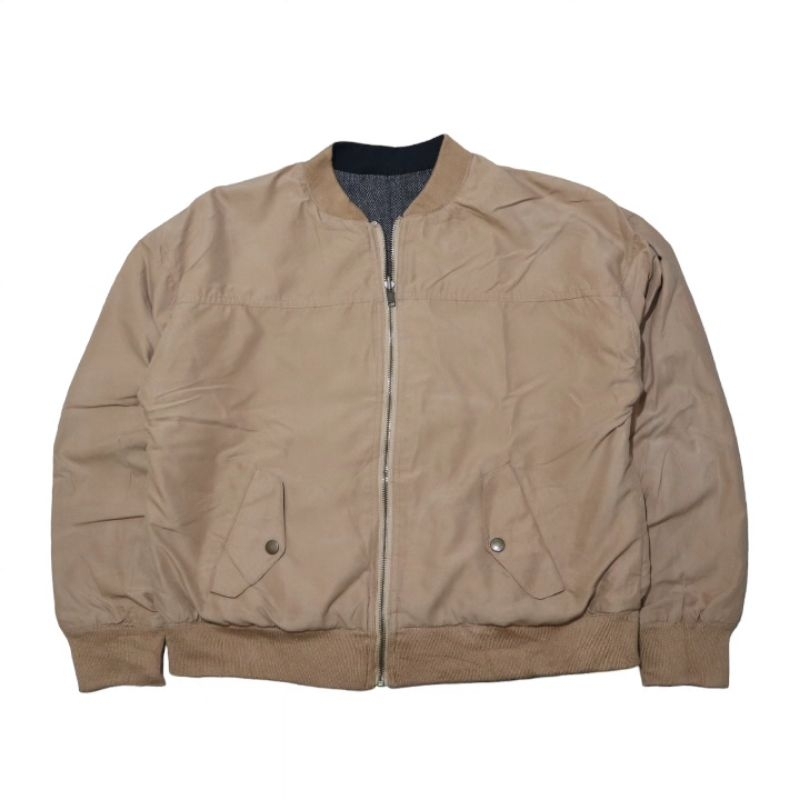 JAKET WANITA BOMBER REVERSIBLE | BOMBER BOLAK BALIK | Size : M
(PxL : 58 cm x 56 cm ) 
LD : 112 cm
