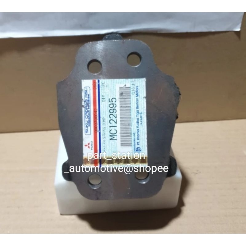 HANGER HELPER BELAKANG MITSUBISHI CANTER KIRI ORIGINAL MC122995