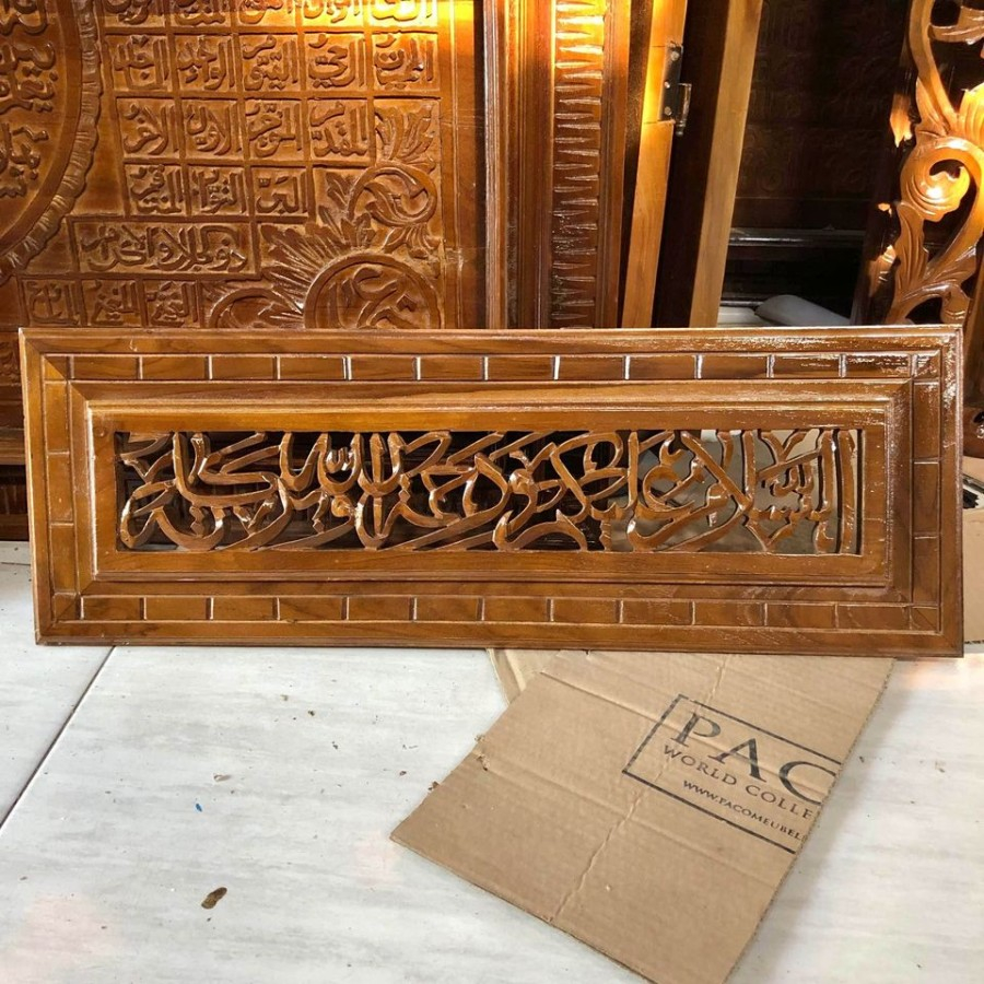 Kaligrafi Salam Dan Basmallah