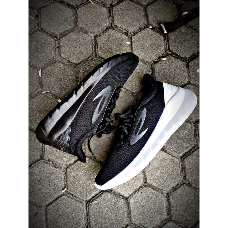 Nineten Yasha Kid 2 warna: all black dan black white