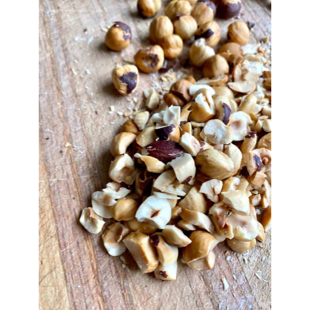

Hazelnut Crumble Roasted - Pecahan Halus Kacang Hazelnut Panggang