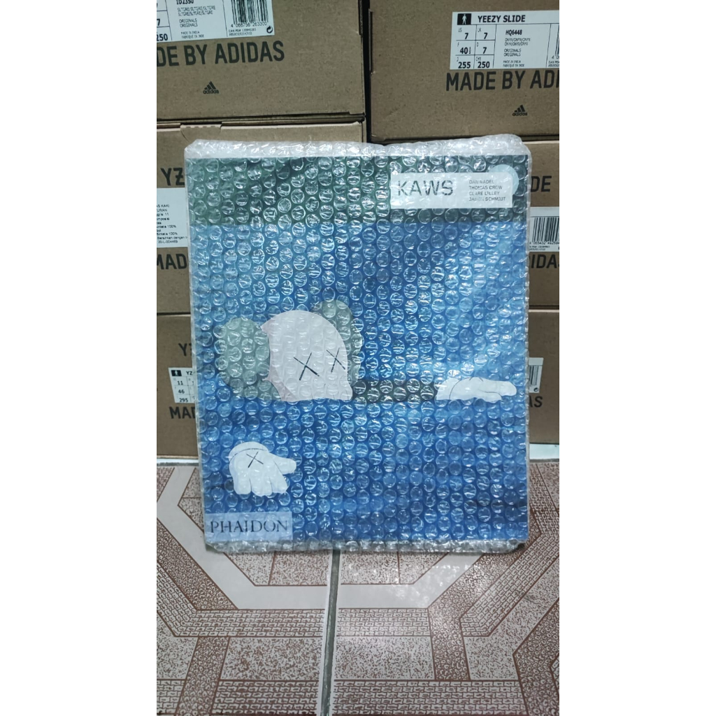 Uniqlo x Kaws Phaidon Book 2023 authentic 100%