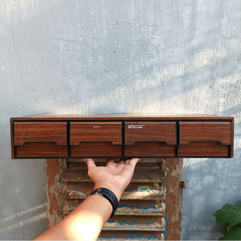 Rak kaset pita vintage