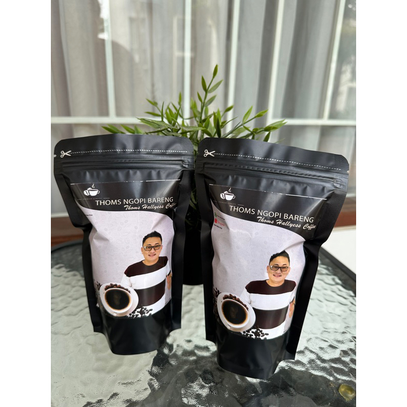 

Kopi Bubuk Hitam Thoms Hallyess