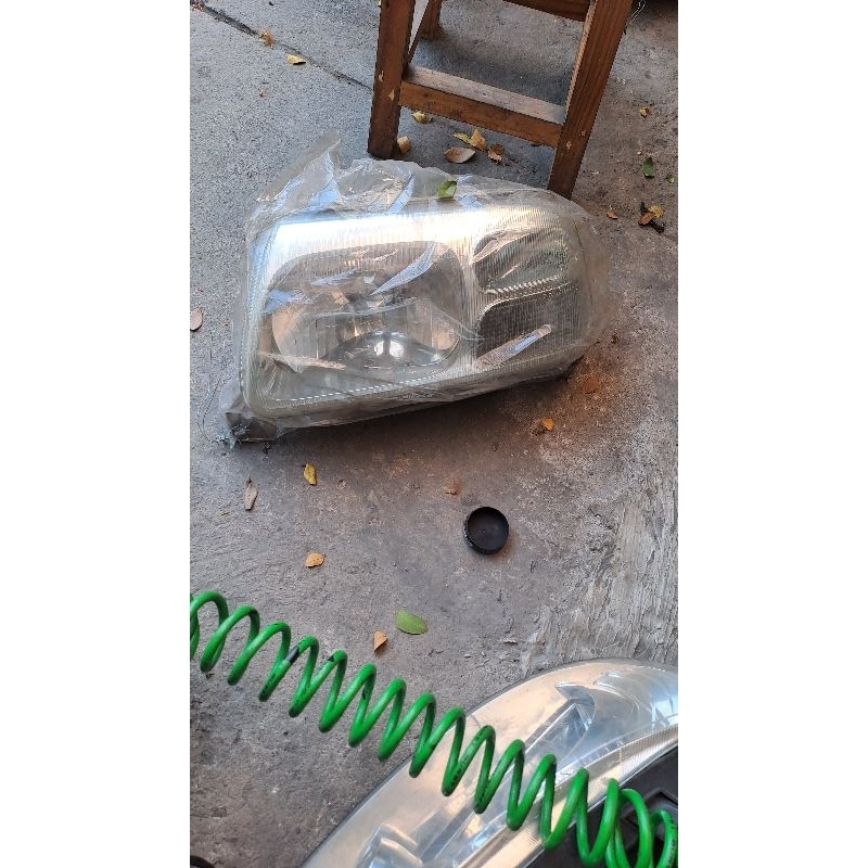 headlamp suzuki escudo tahun 2005 kiri