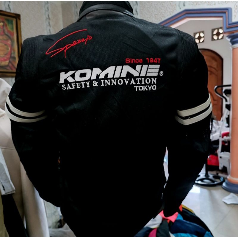 Jaket Komine Black