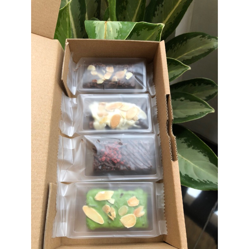 

Jajan.sik, Brownie Bites Gift, Matcha, White Choco, Almond, Red Velvet