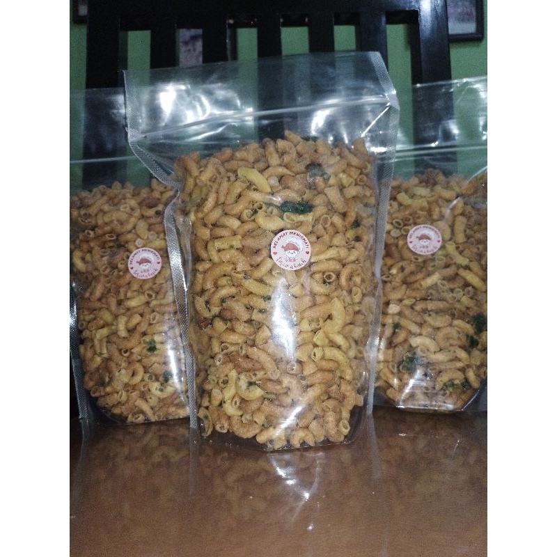 

Makaroni Bantet/ Makaroni Bantet Daun Jeruk/ Makaroni Viral/ Makaroni Pedas Daun Jeruk/ 500gram (vit.asfood)