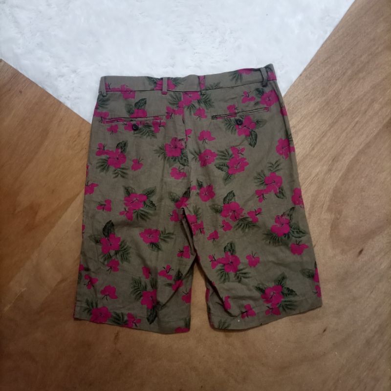 Celana pendek UNIQLO Motif pantai