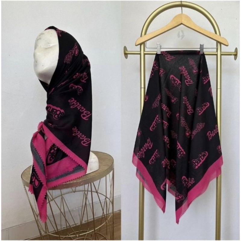 Hijab Segi Empat Motif Barbie Warna Hitam Pink Jilbab Terbaru