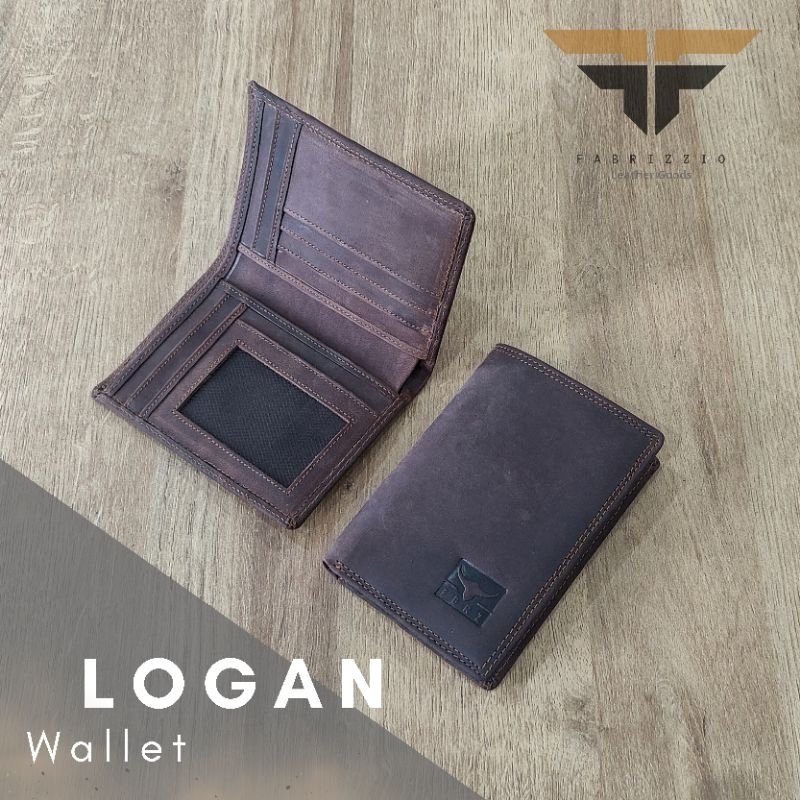 dompet full kulit pria berdiri
