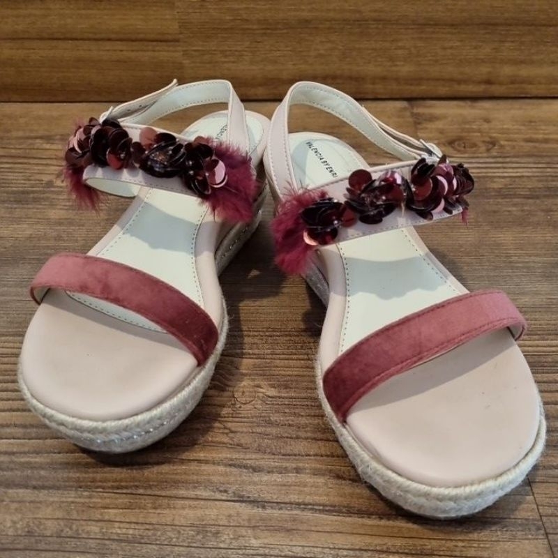 Valencia Enrica wedges