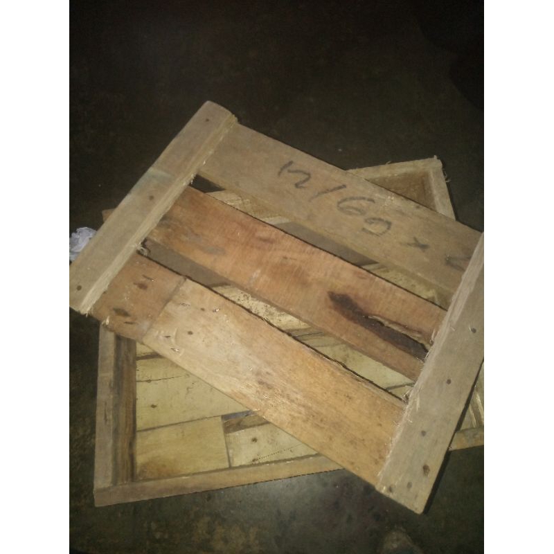 

TABAHAN PACKING KAYU ATAU PACKING TRIPLEK UNTUK PENGIRIMAN