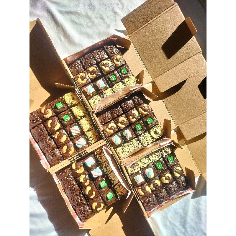 

FUDGY BROWNIES-BROWNIES PANGGANG-BROWNIES CUSTOM-HAMPERS UKURAN 15x15