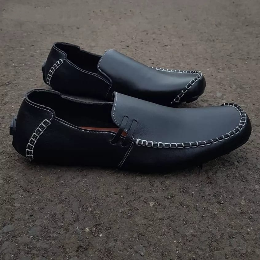 Slop Kulit Pansus Pria Slim Slip on Casual Santai Sepatu Kerja Murah Ringan Kuat Gaya Modis Keren