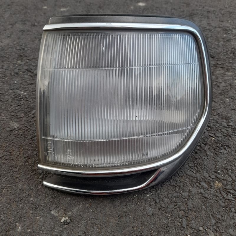 Lampu sen Toyota Land Cruiser V80 koito