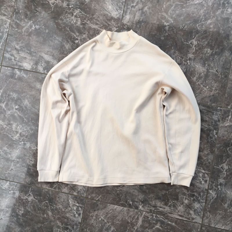 longsleeve uniqlo u cream bahan tebal