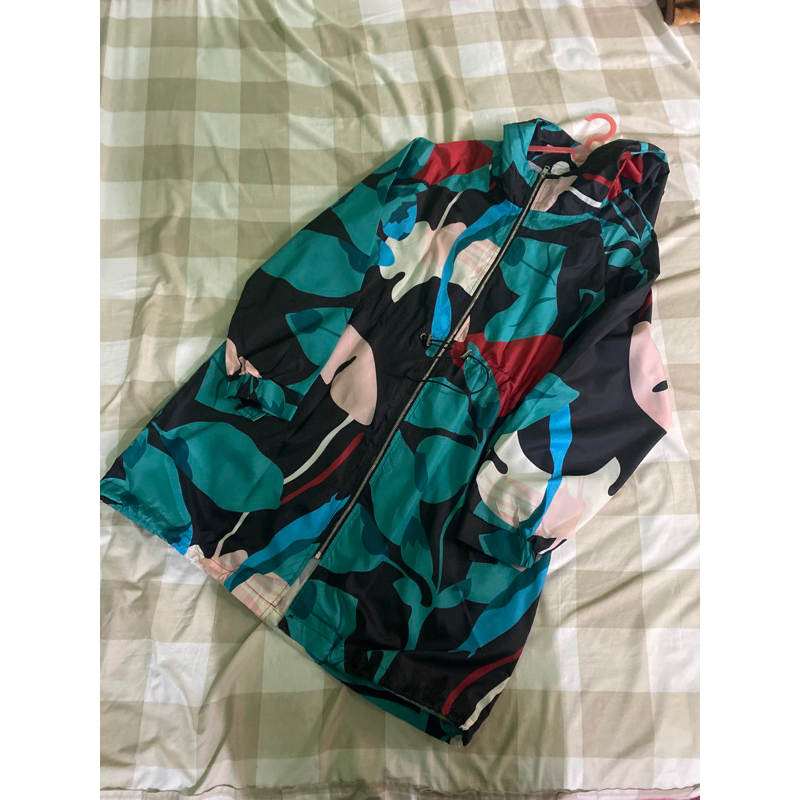 PRELOVED JAKET PARASUT WINDBREAKER JAKET WANITA MOTIF BUNGA