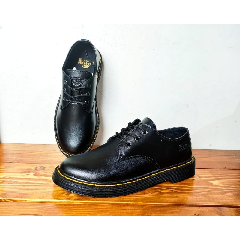 exclusive sepatu pria & wanita unisex dr.martens / sepatu dokmar pendek 3hole hitam / sepatu formal