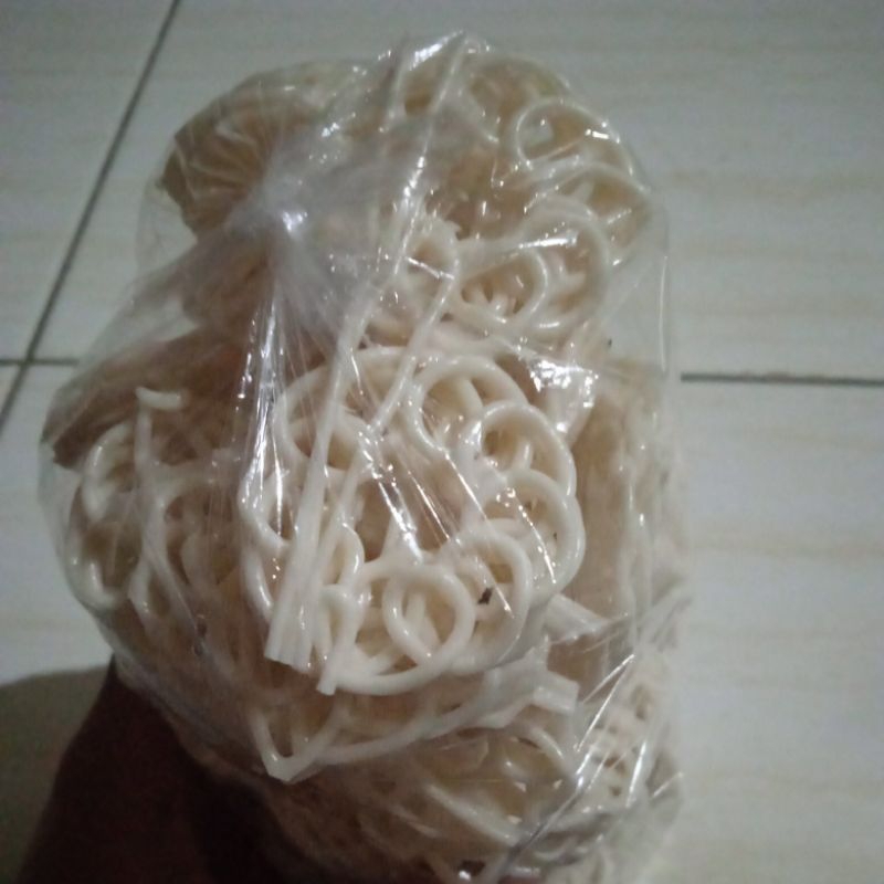 

krupuk mentah uyel kecil, kemasan 250grm krupuk mentah uyel seblak