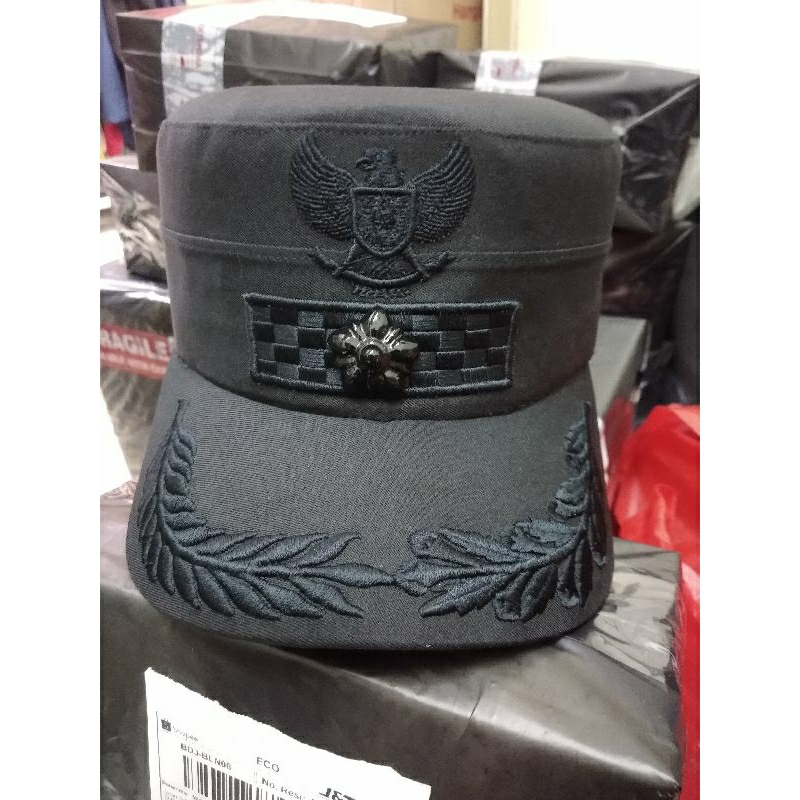 Topi komando kades