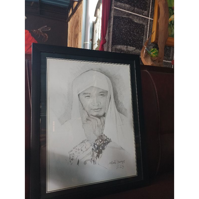 LUKISAN WAJAH HITAM PUTIH