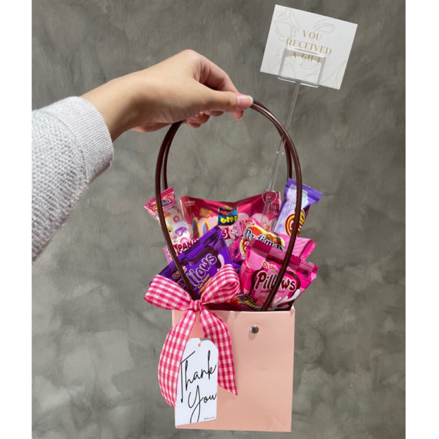 

Snack Bag Tukamu [Small] - Gift/ Kado/ Hadiah/ Gift Box/ Hadiah Makanan/ Gift Snack/ Box Hadiah/ Souvenir/ Hadiah Ulang Tahun/ Anniversary/ Wisuda/ Sidang/ Semhas/ Sempro