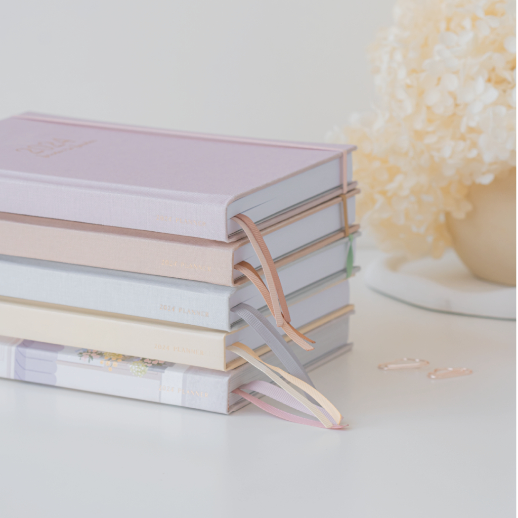 

Otterhands Co. 2024 Yearly Planner - Wander to Wonder