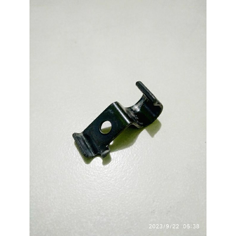 Breket Holder Selang Kabel Rem Depan Mio Sporty ( Original ) kode 5TL