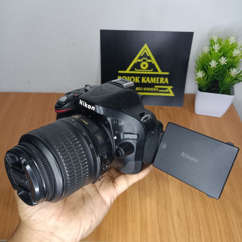 Nikon d 5200 lensa kit 18-55mm VR / DSLR NIKON D5200 SECOND