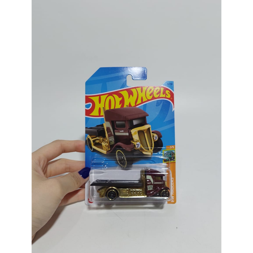 HOTWHEELS TOWING BAD HAULER