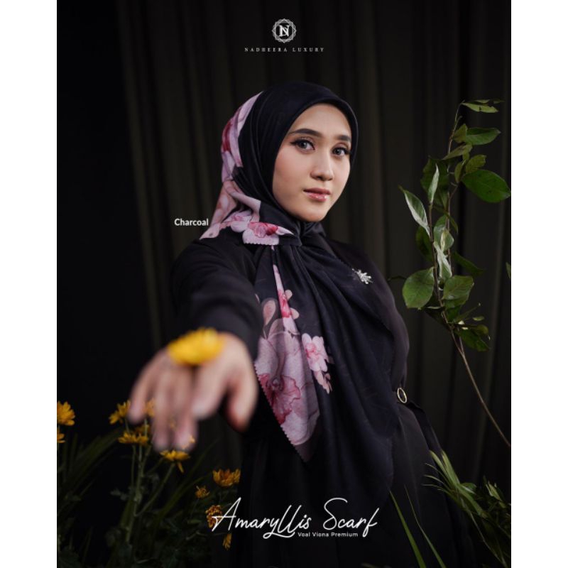 Scarf motif bunga cantik Amaryllis scarf Nadheera